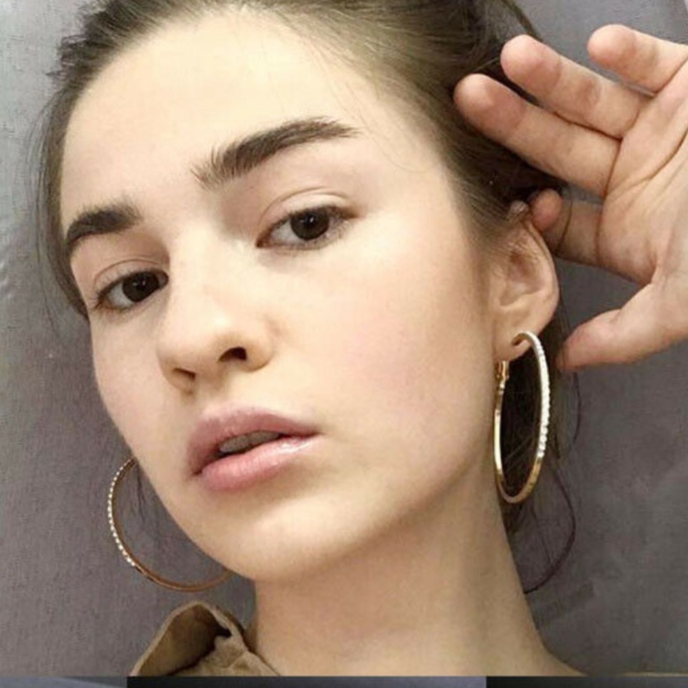 ❤️gorgeous simulated diamond silver hoop earrings - Picture 2 of 3